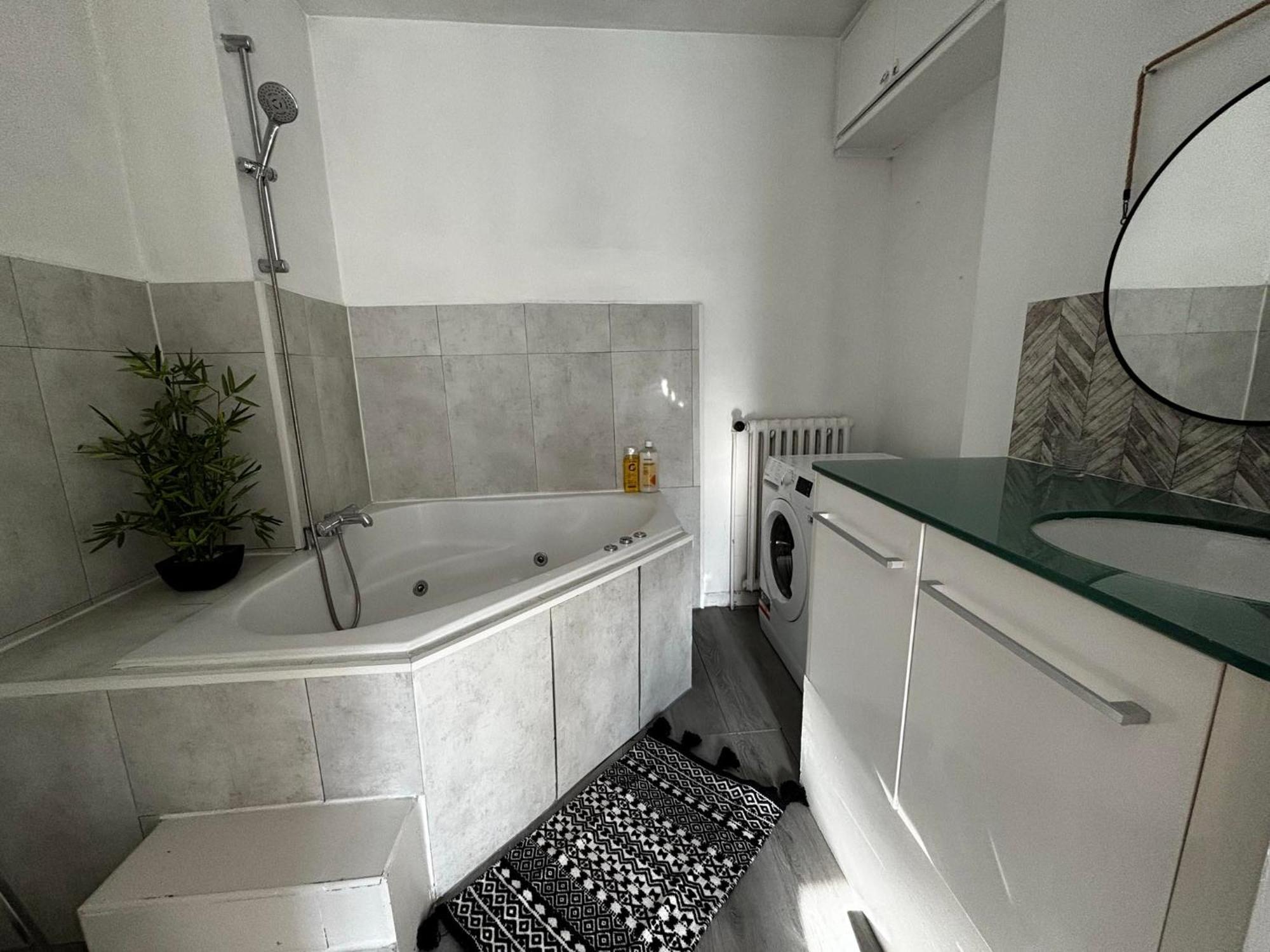 Appartement Hypercentre A 2 Min Du Lac Annecy Exteriör bild